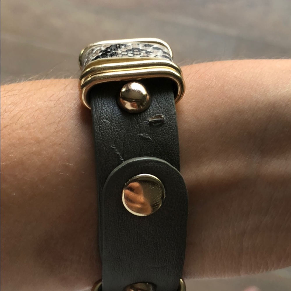Gray snake skin style bracelet 🐍 - Picture 5 of 7